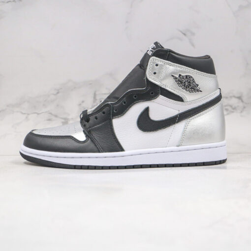 NIKE Air Jordan 1 High OG WMNS “Silver Toe”